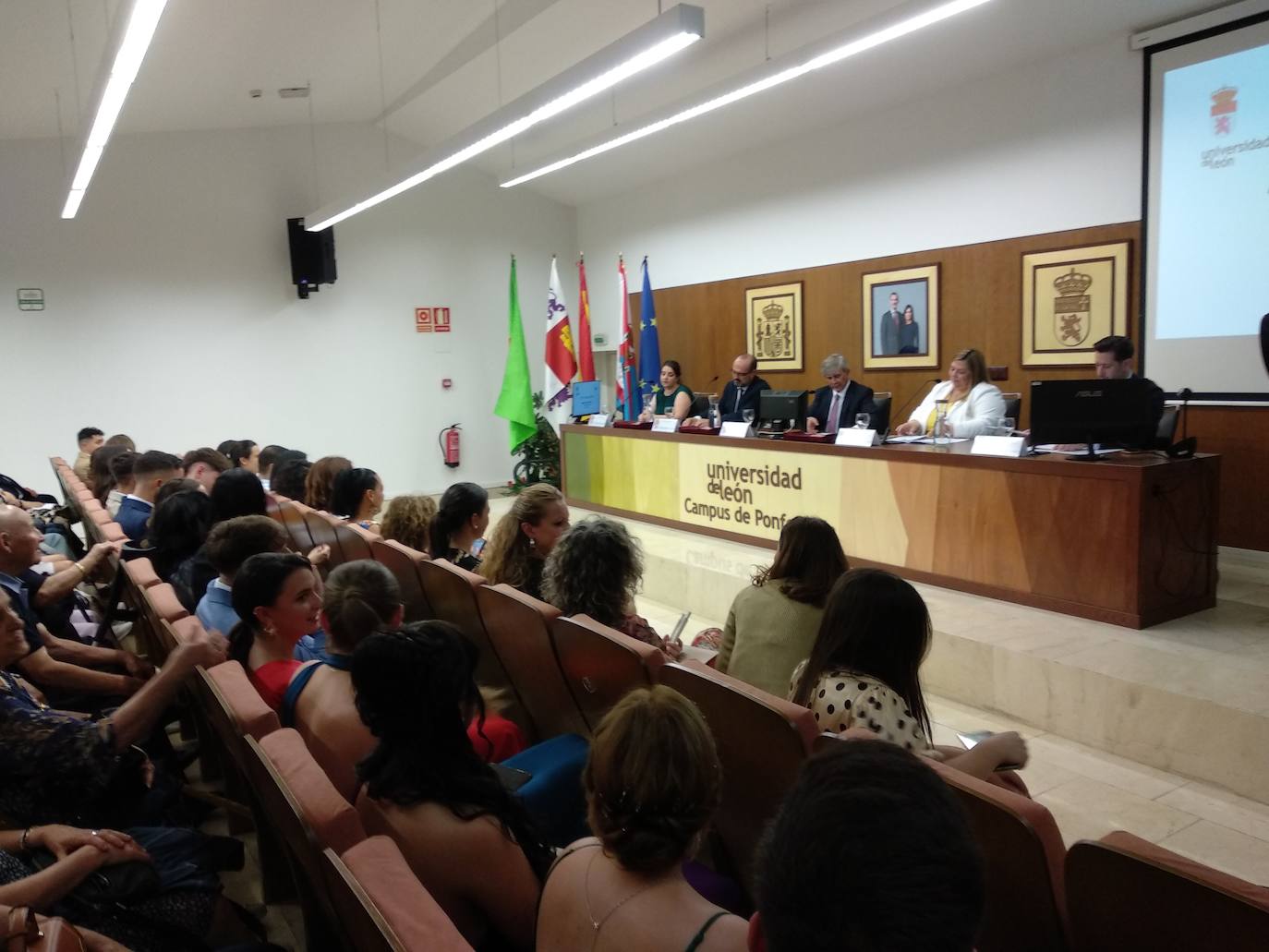 La ULE celebra la primera promoción de alumnos de Podología en el Campus de Ponferrada