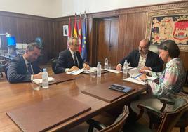 El alcalde de Ponferrada, en la reunión con los representantes de Endesa.