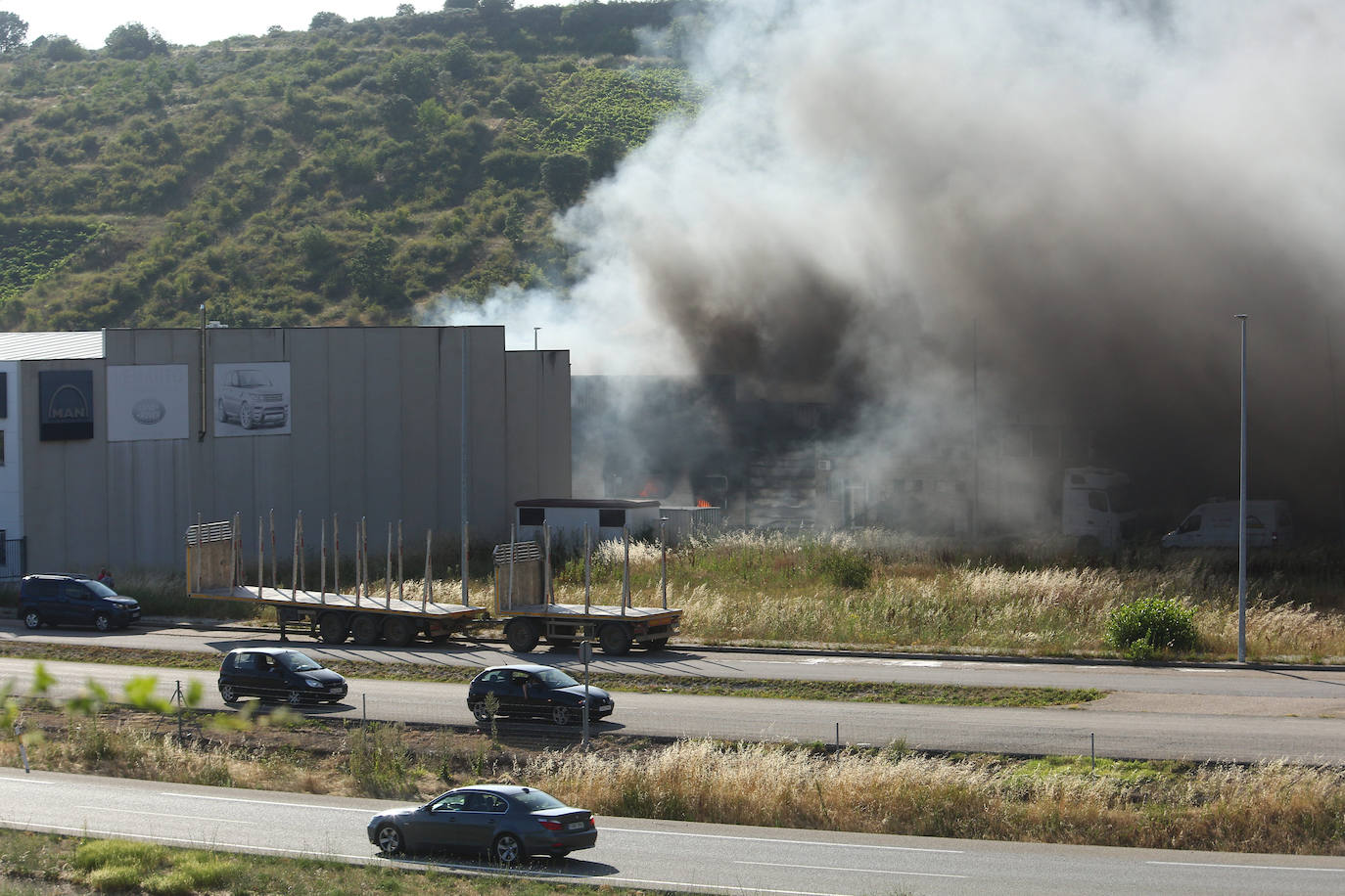 Incendio en una nave de embutidos en San Román de Bembibre