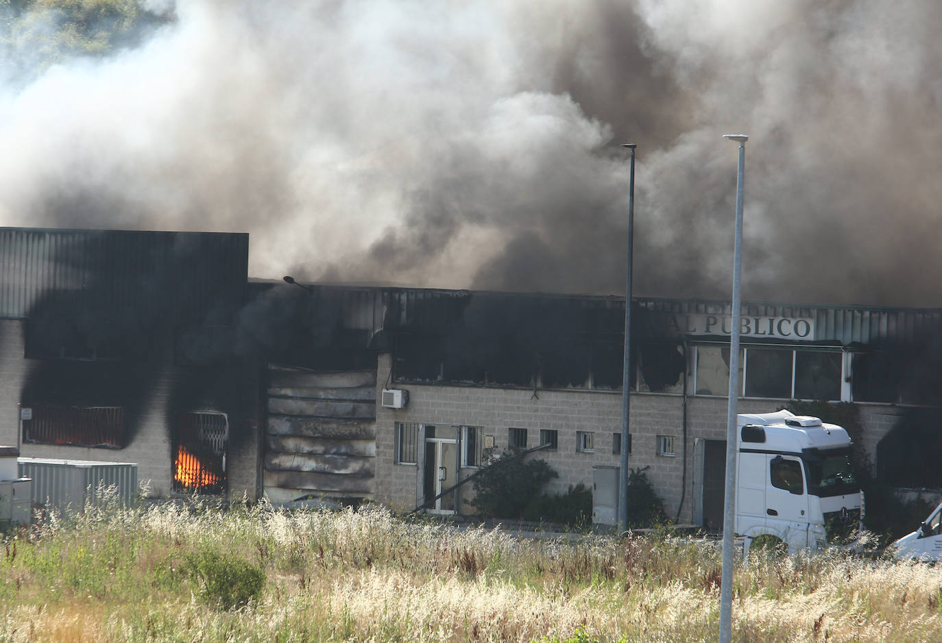 Incendio en una nave de embutidos en San Román de Bembibre