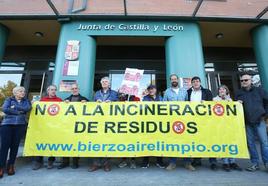 Protesta de Bierzo Aire Limpio en Ponferrada contra la incineración de residuos.