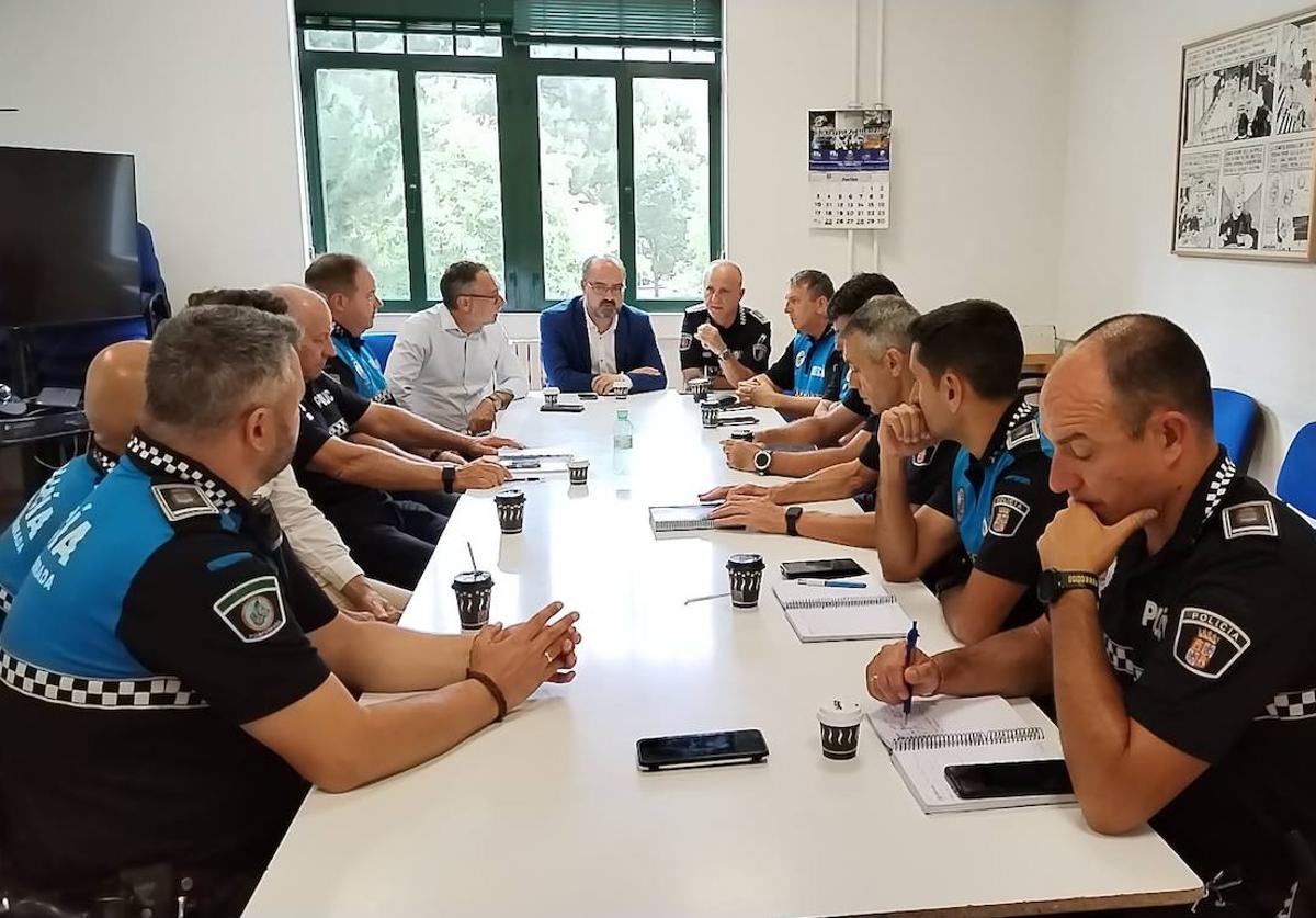 Reunión del alcalde de Ponferrada y el edil de Seguridad con los mandos policiales.
