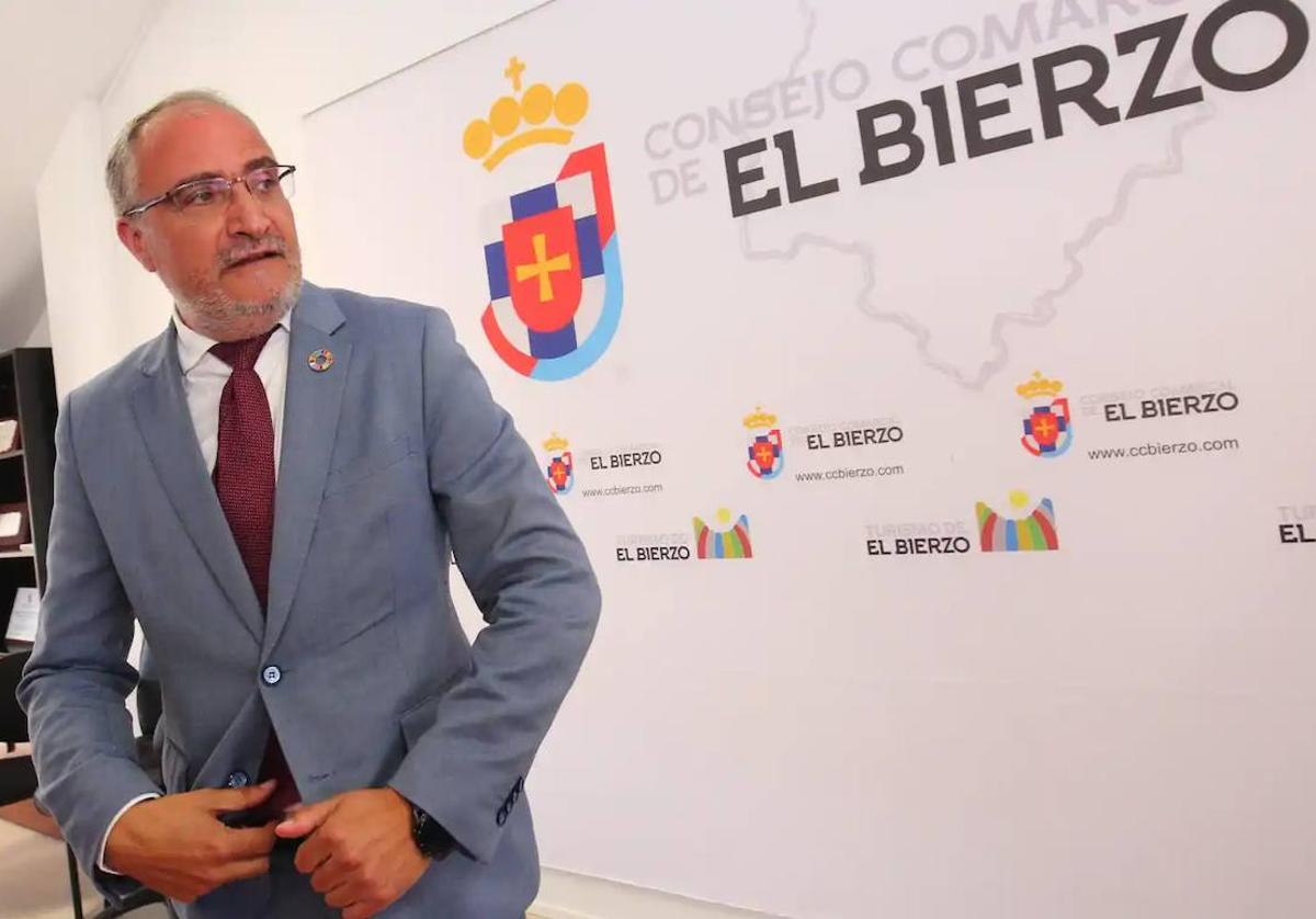 El presidente del Consejo Comarcal del Bierzo, Olegario Ramón, en su toma de posesión.