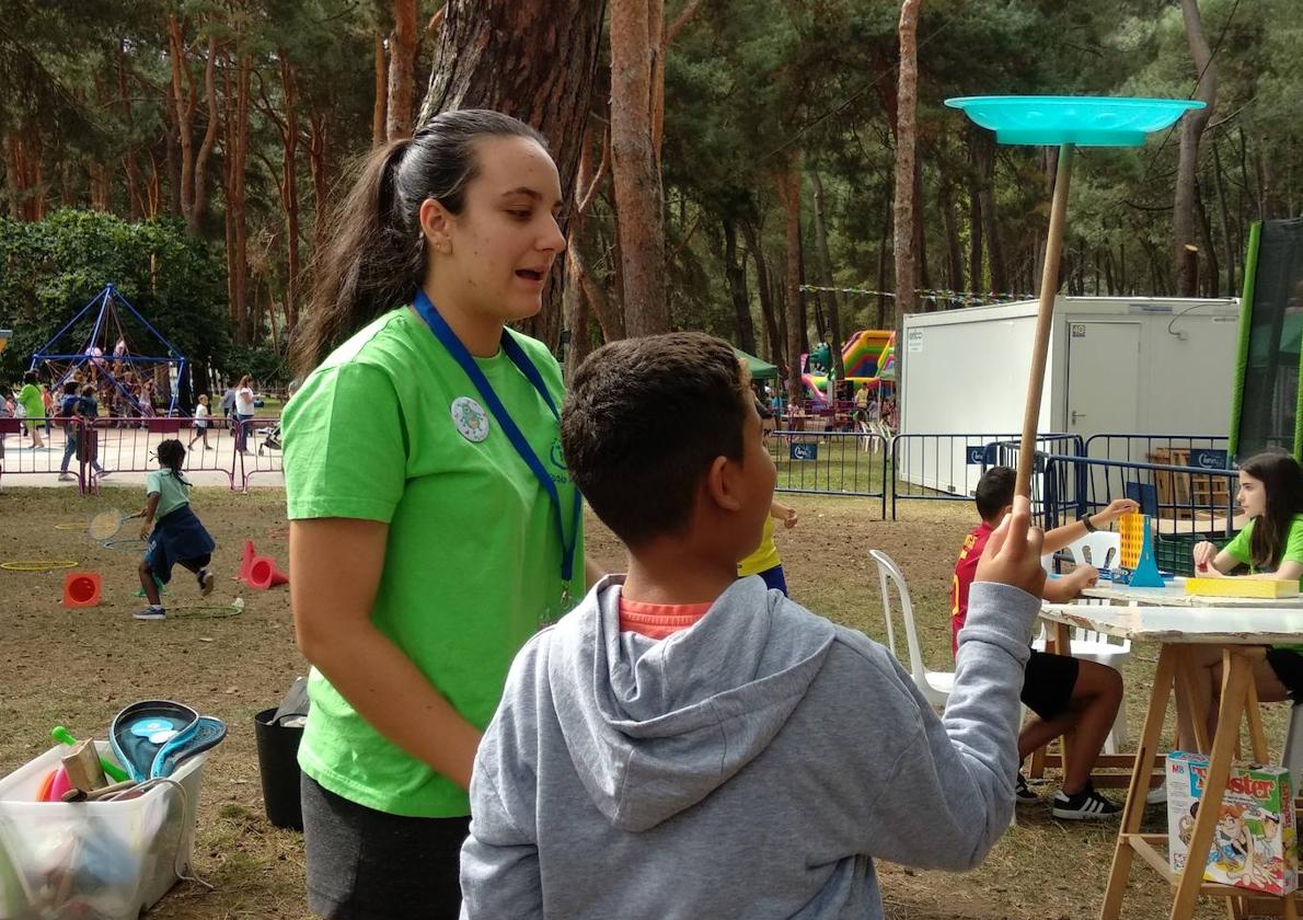 Niños y niñas han disfrutado en Ponferrada de los 40 talleres de la 36 edición de la Ciudad Mágica.