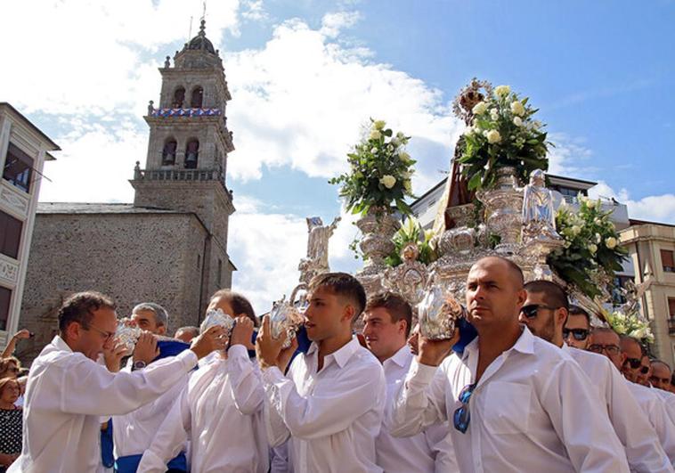 Imagen de la procesión del día del Bierzo en las fiestas de la Encina de Ponferrada.