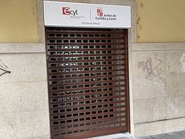 Entrada de la nueva Oficina de Empleo de Ponferrada.