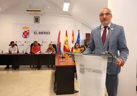 El presidente del Consejo Comarcal del Bierzo, Olegario Ramón, en su toma de posesión.