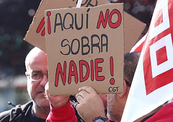 Protesta de los trabajadores del call center de Teleperformance en Ponferrada.