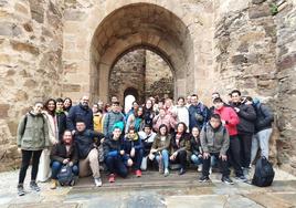 El alcalde de Ponferrada y la edil de Bienestar Social recibieron a alumnos y profesores en el Castillo de los Templarios.