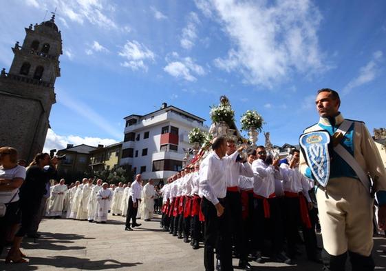 Procesión de la Virgen de la Encina en el día grande de las fiestas de Ponferrada.