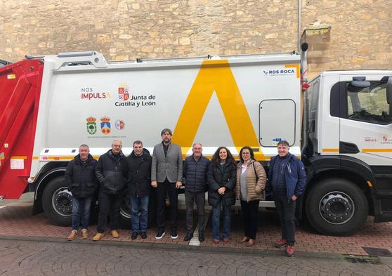 Presentación del nuevo camión de recogida de basuras de la Mancomunidad de Municipios Ribera del Boeza.