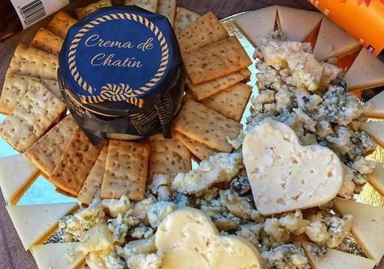 El queso azul con castañas de la quesería berciana La Chata recibió el premio al producto más innovador en Biocastanea.