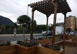 El banco más bonito de Ponferrada cuando estaba instalado en la avenida del Castillo de Ponferrada.