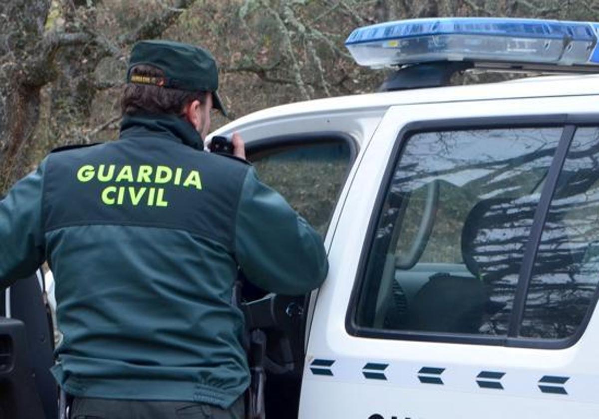 Imagen de archivo de una patrulla de la Guardia Civil.