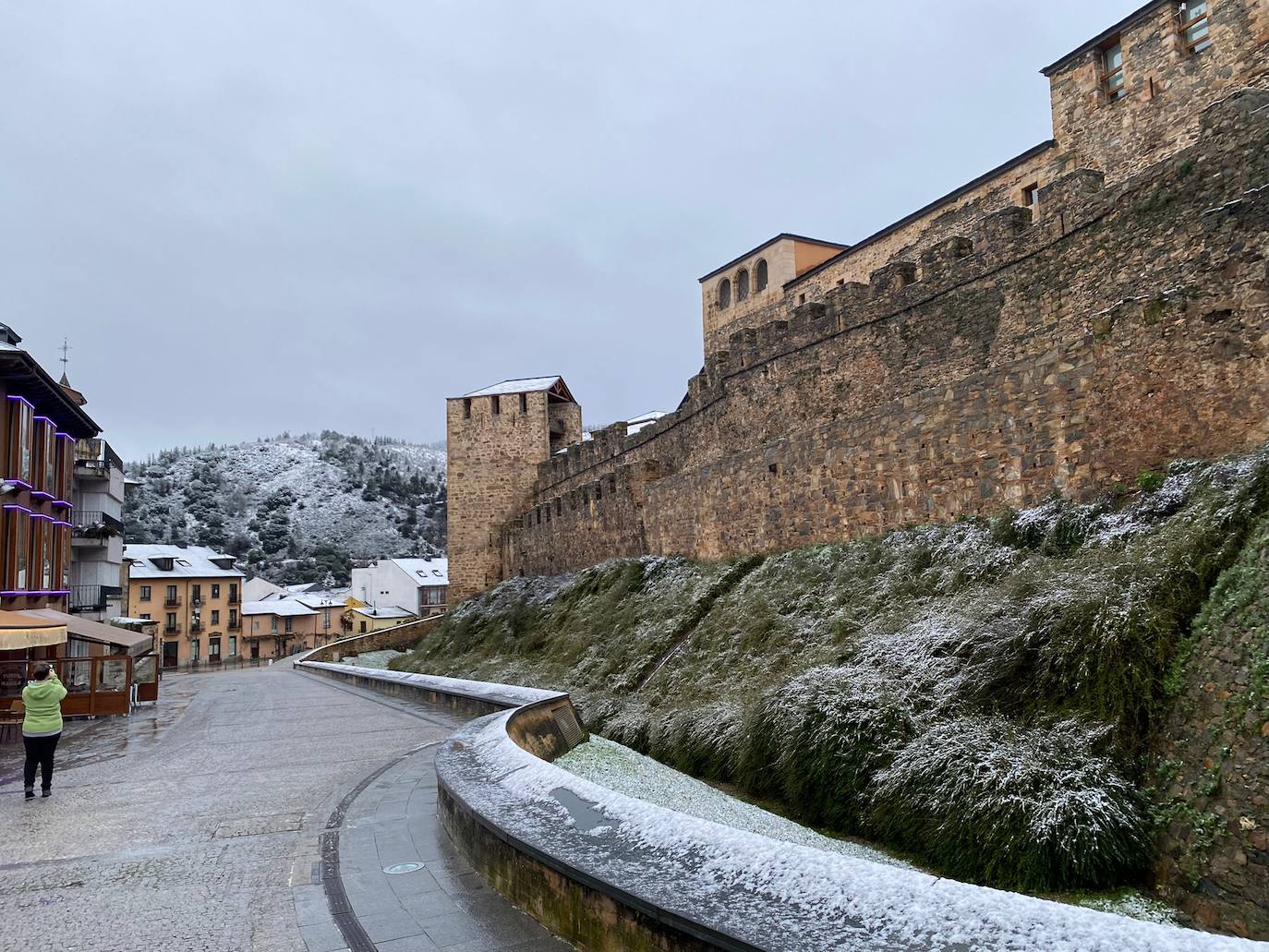 Ponferrada amanece teñida de blanco. 