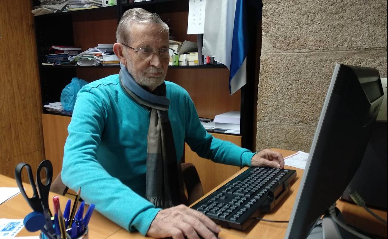 El portavoz municipal del PRB, Tarsicio Carballo, en el despacho del Ayuntamiento.