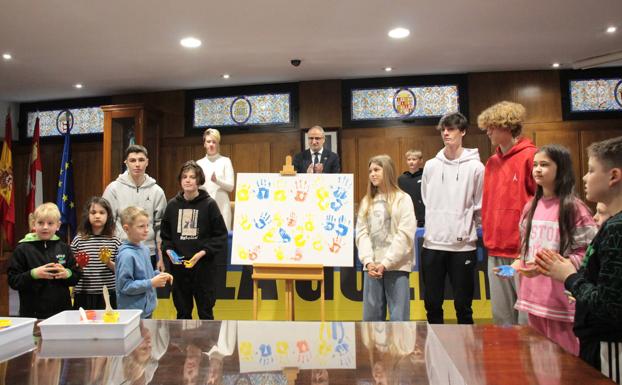 Ponferrada grita &#039;No a la guerra&#039; en el acto de solidaridad con el pueblo ucraniano
