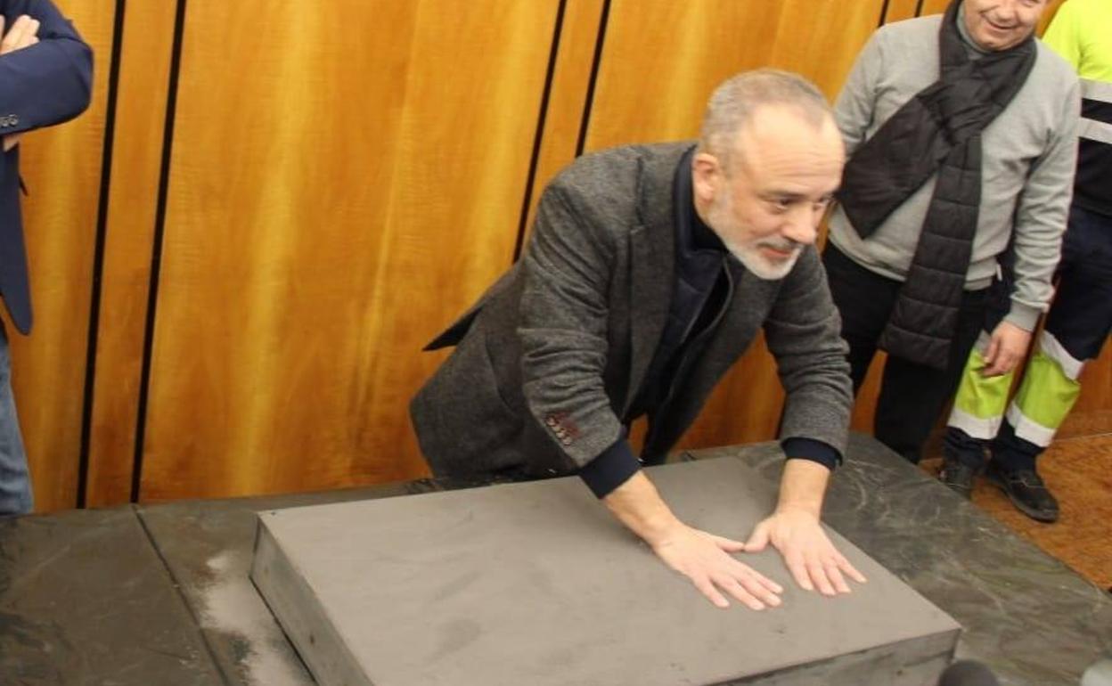 El actor Javier Gutiérrez dejó sus huellas en el teatro ponferradino.