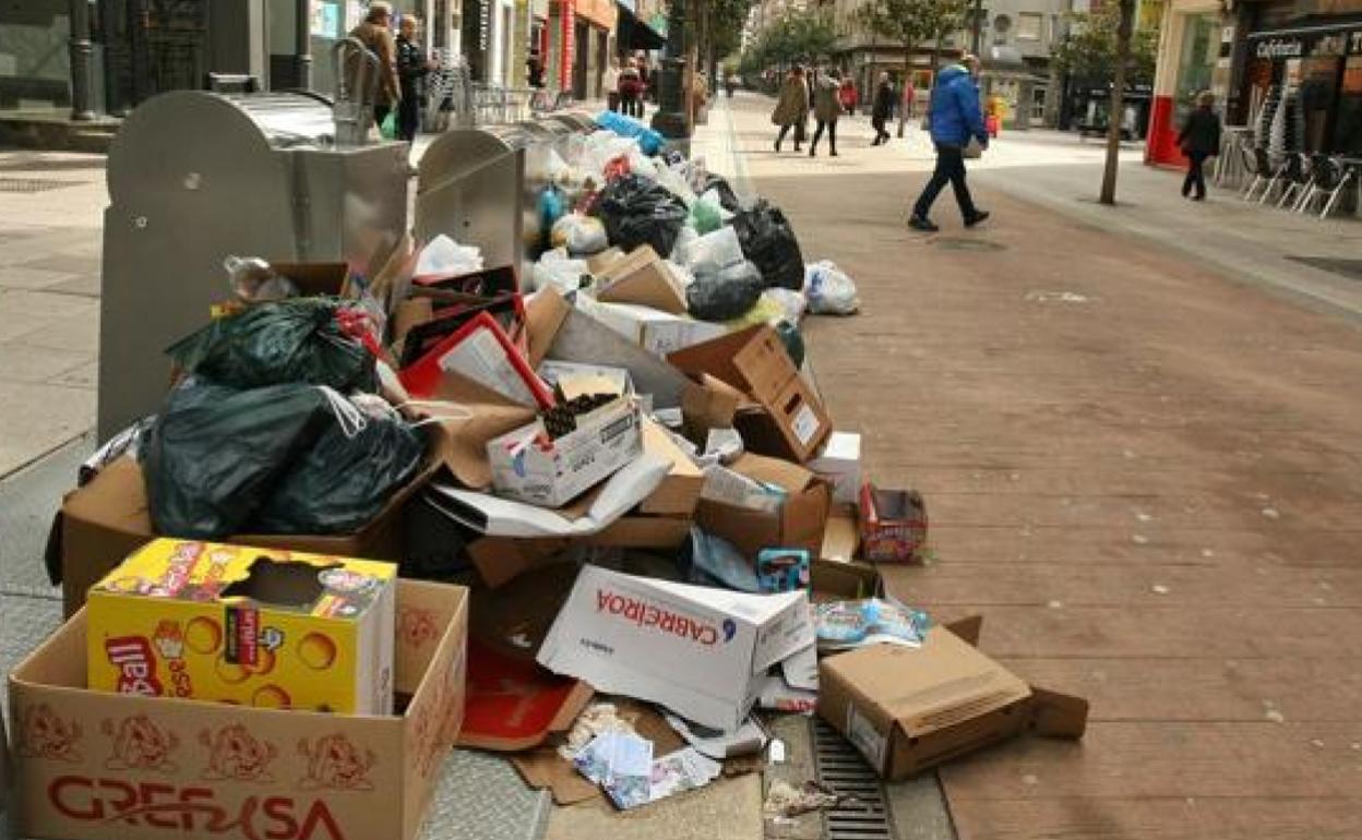 Los trabajadores de FCC en Ponferrada inician el día 13 una huelga indefinida en los servicios de recogida de basuras y limpieza viaria. 