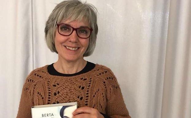 La escritora Berta Pichel ofrece una ponencia sobre historia y narrativa en el Campus de Ponferrada