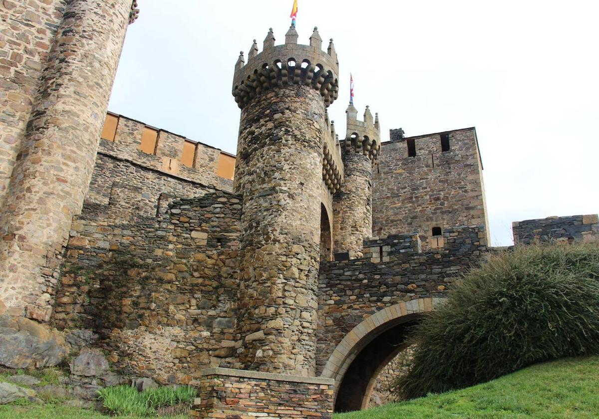 La Tebaida y el Castillo de Ponferrada muestran sus encantos en la Guía Repsol