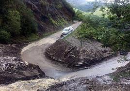 Imagen de la carretera a Peñalba tras uno de los desprendimientos que tuvo lugar en junio de 2018.
