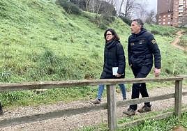 La concejala de Presidencia, Lidia Coca, durante la visita a los trabajos de ampliación del parque del Plantío.