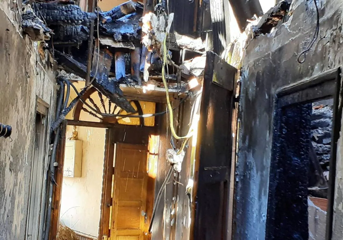 El voraz incendio calcinó por completo la vivienda de Dori y Natividad en Valseco.