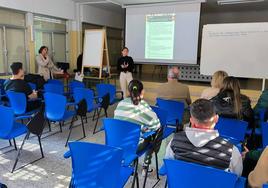 Alumnos participantes en los talleres 'Emprende en tu Comarca' del Consejo en Fabero.