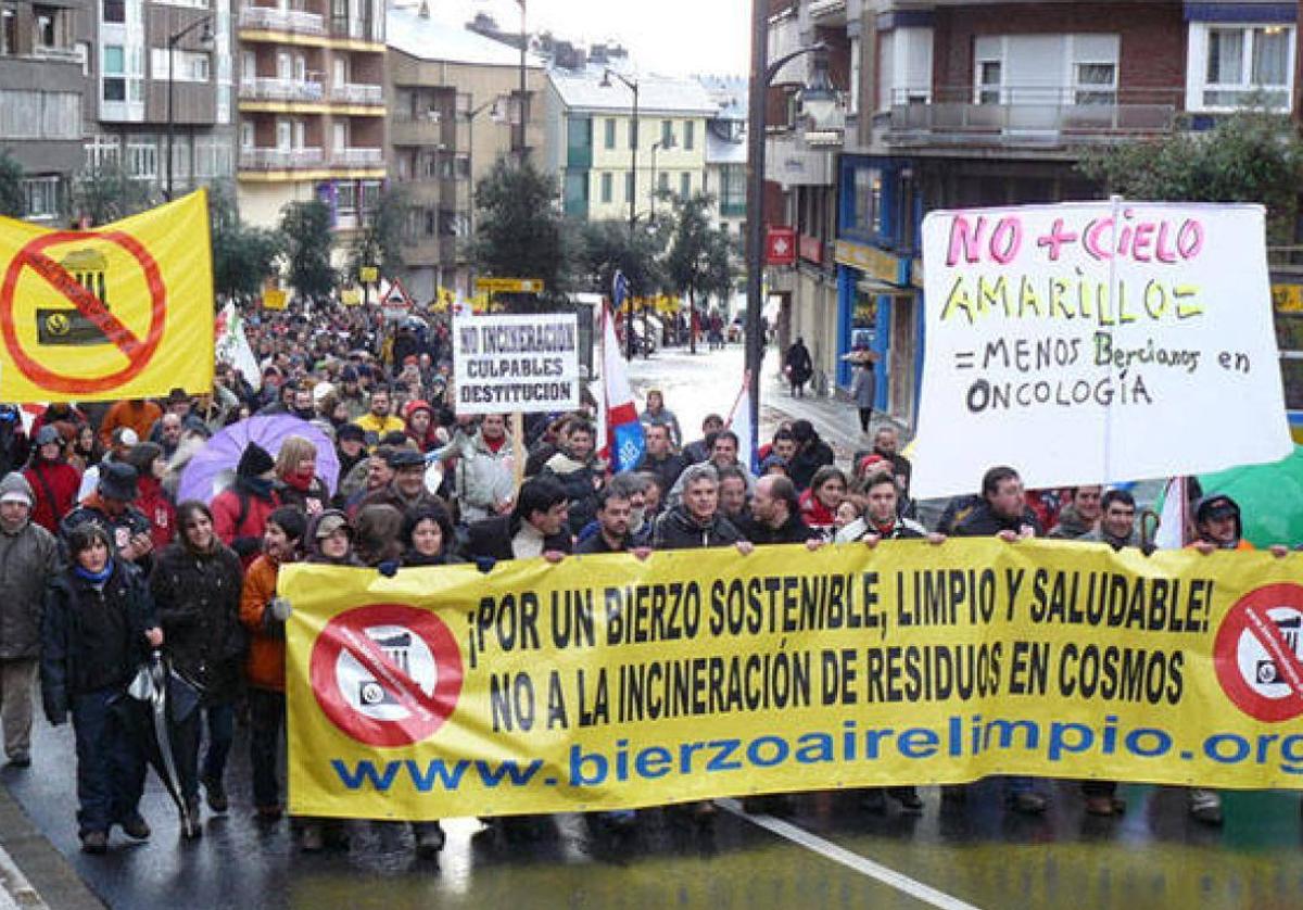 Imagen de una protesta de Bierzo Aire Limpio.