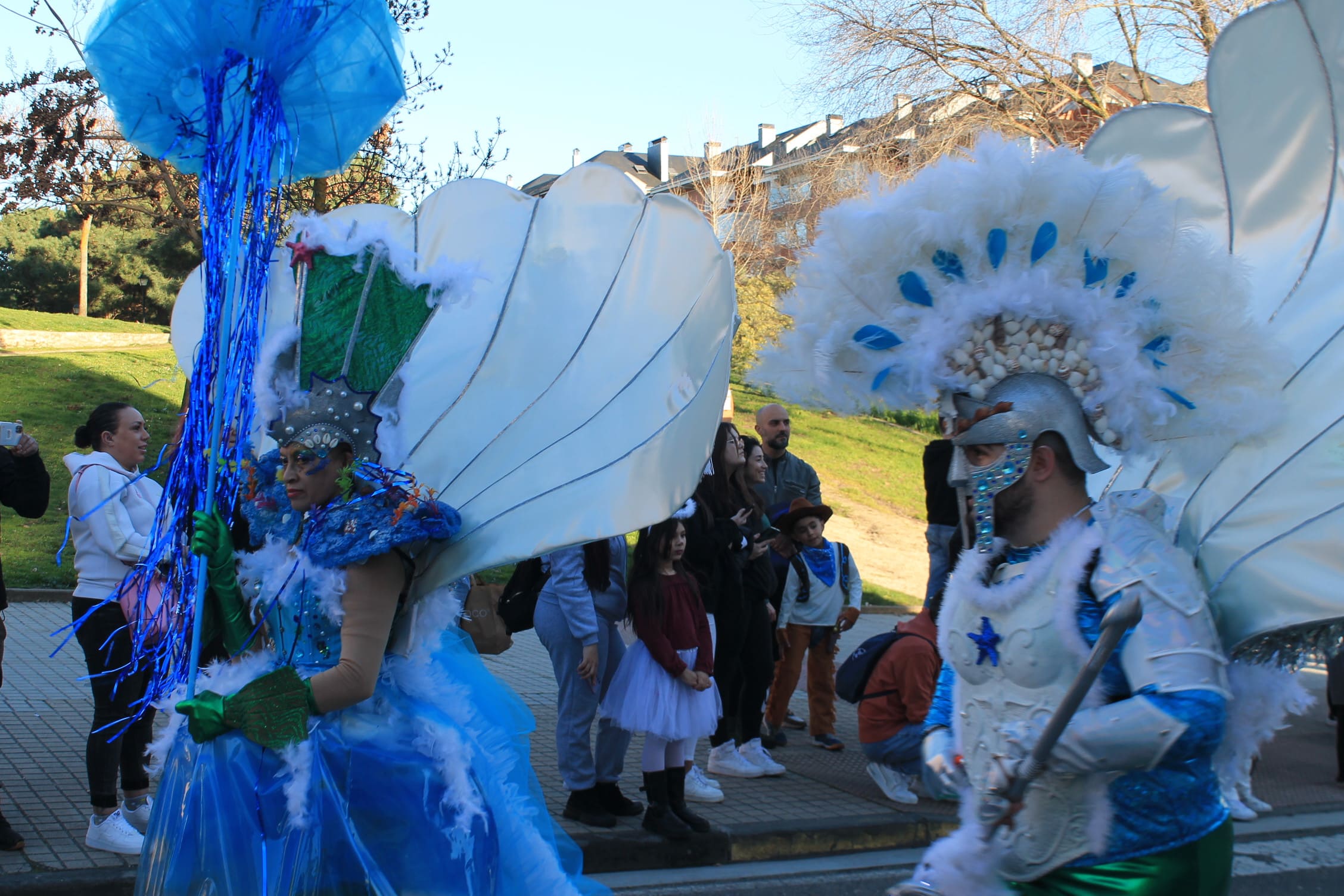 Pitufos, brujas, Mickey Mouse y Lola Flores, en el carnaval de Ponferrada