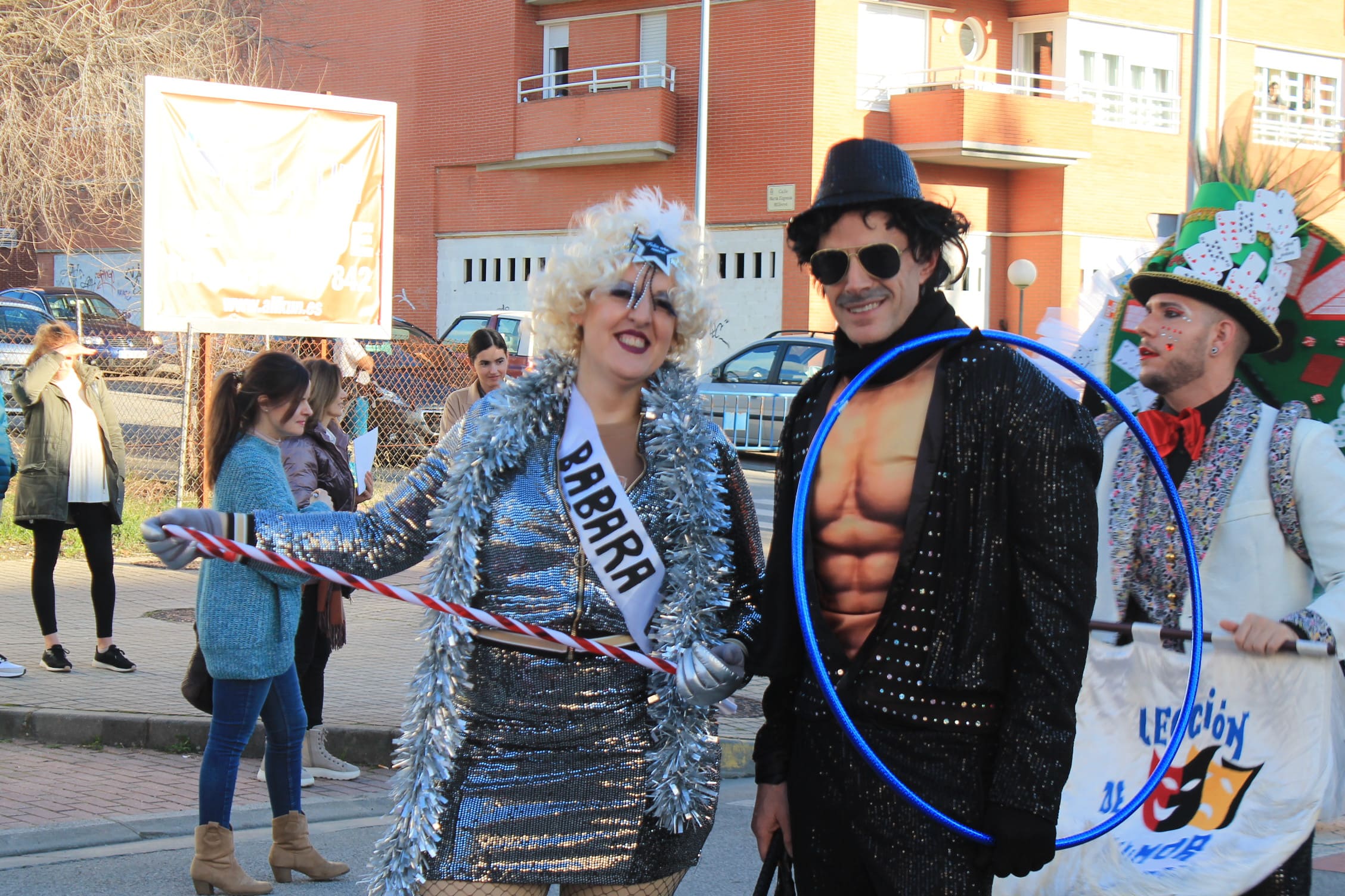 Pitufos, brujas, Mickey Mouse y Lola Flores, en el carnaval de Ponferrada