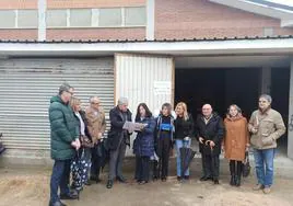 El delegado de la Junta (4I) visitó las instalaciones de la asociación en Ponferrada.