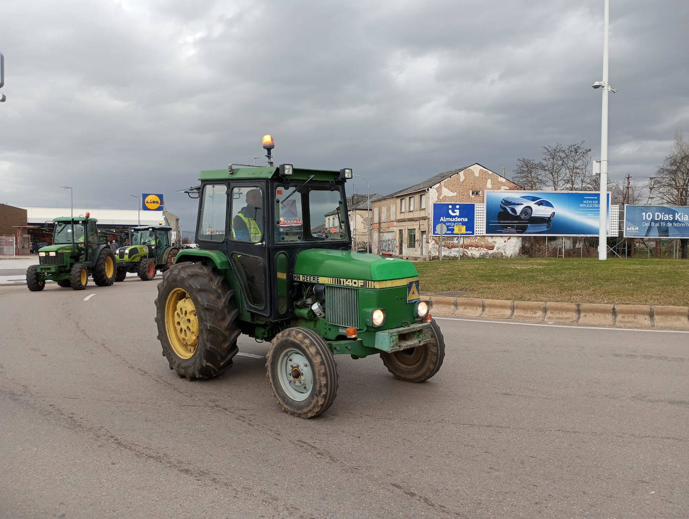 Más de 150 tractores recorrieron las calles de Ponferrada en una protesta histórica del campo berciano.