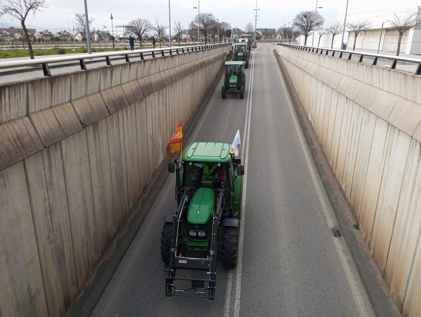 Más de 150 tractores recorrieron las calles de Ponferrada en una protesta histórica del campo berciano.