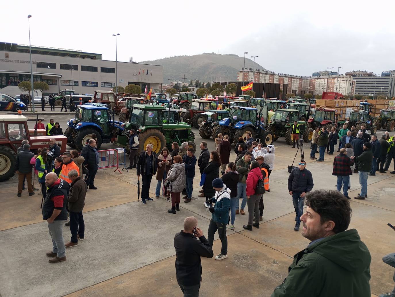 Más de 150 tractores recorrieron las calles de Ponferrada en una protesta histórica del campo berciano.