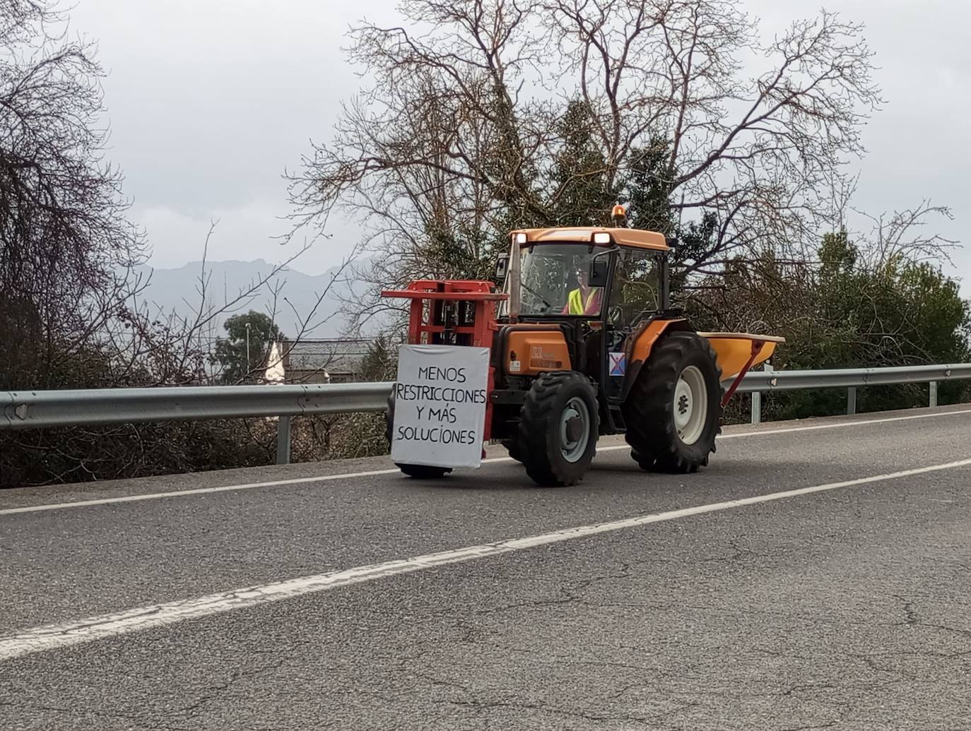 Más de 150 tractores recorrieron las calles de Ponferrada en una protesta histórica del campo berciano.