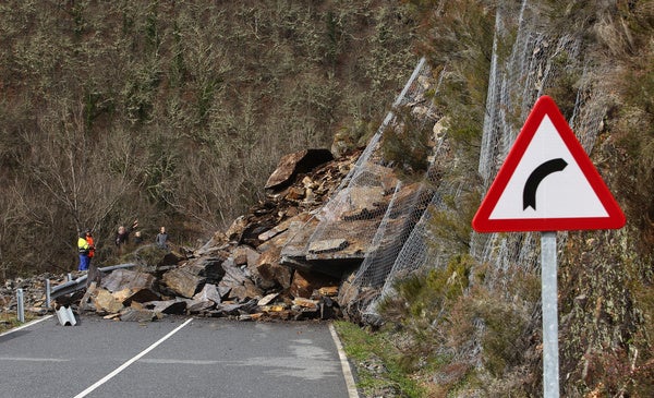 Imagen del derrumbe en la carretera entre Fabero y Peranzanes