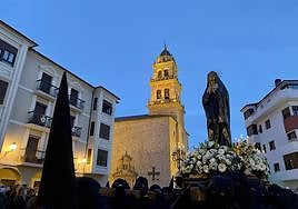 Imagen de la procesión de Nuestra Señora de los Dolores en la plaza de la Encina de Ponferrada.