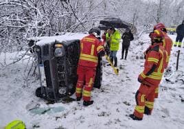 Rescate de los Bomberos de Ponferrada en la nieve.