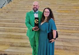 El gaitero Bras Rodrigo y Belen Palencia recibieron en 2023 el galardón Eventoplus, que premia al mejor evento cultural y musical de España, por la organización del desfile de San Patricio en Madrid.