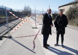 El alcalde de Ponferrada y el concejal de Urbanismo visitaron las obras de la avenida Milán.