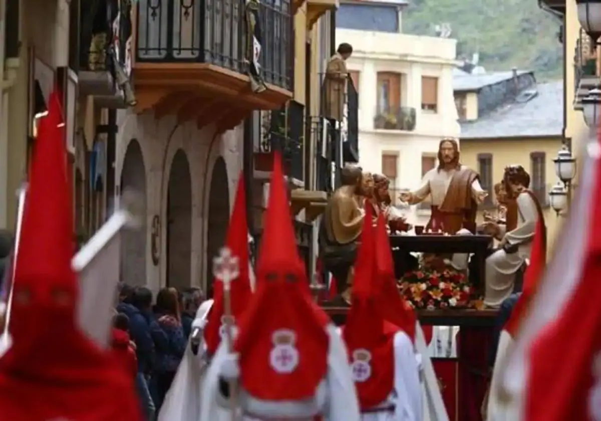 Imagen de la procesión de la Santa Cena en la Semana Santa de Ponferrada.