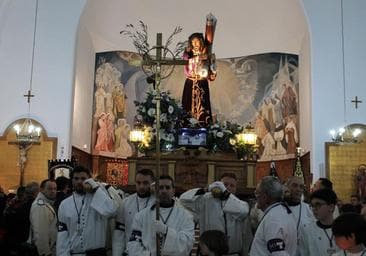 Procesión El Silencio en la iglesia de San Pedro