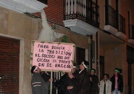 Colgar una berza en el balcón de los solteros, la tradición más desconocida de Villafranca