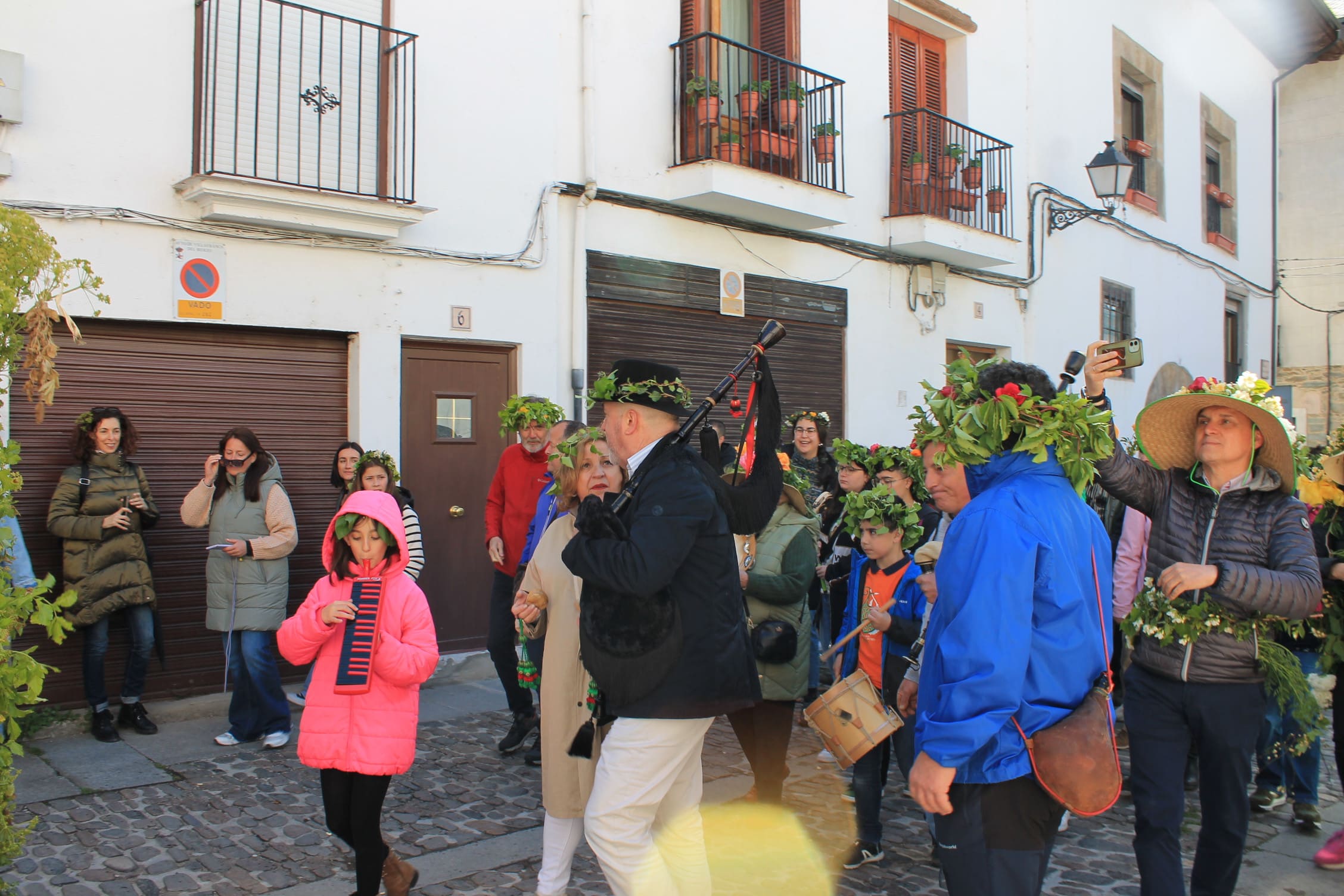 Los Maios tiñen de verde Villafranca