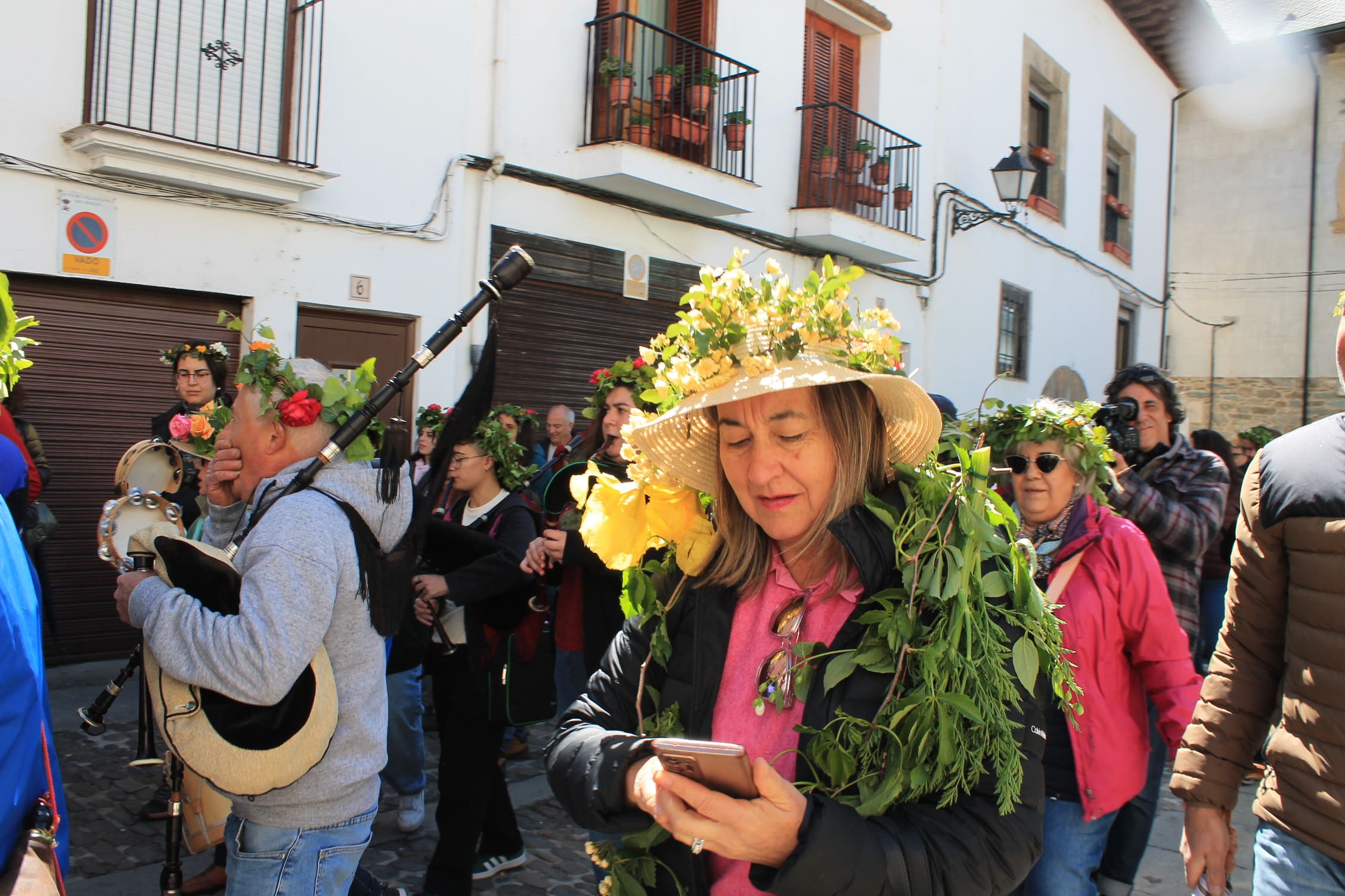 Los Maios tiñen de verde Villafranca