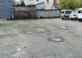 Estado del parking de la calle Cervantes en Bembibre.