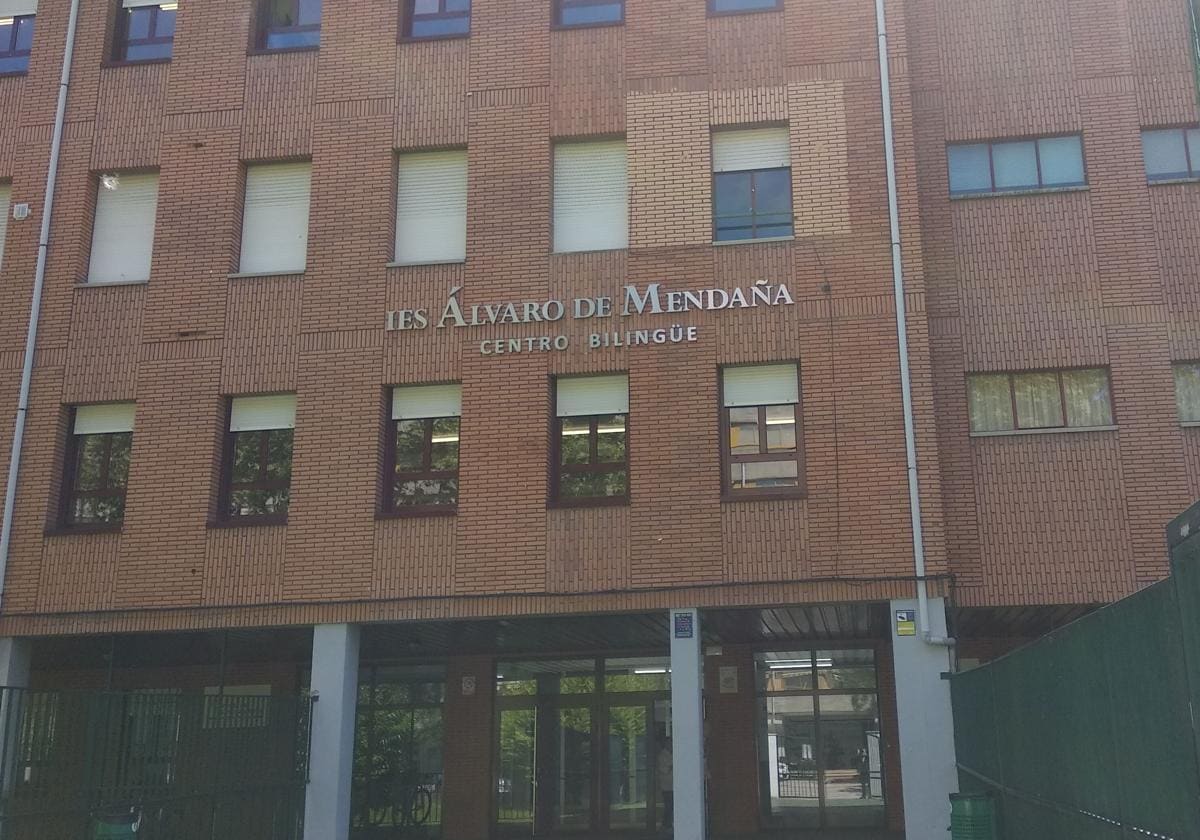 Entrada principal del IES Álvaro de Mendaña de Ponferrada.