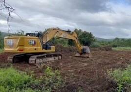 Primeros movimientos de tierra en la obra de modernización del Canal Bajo del Bierzo.